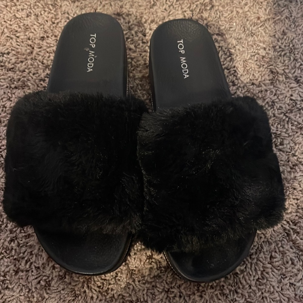 All black slippers shoes